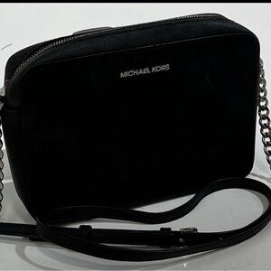 Michael Kors Black Crossbody Bag with Elegant Design